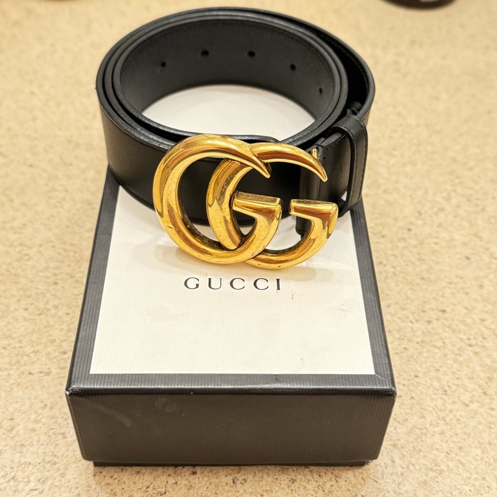 Gucci
Double G Logo Leather Belt
Size: XXL